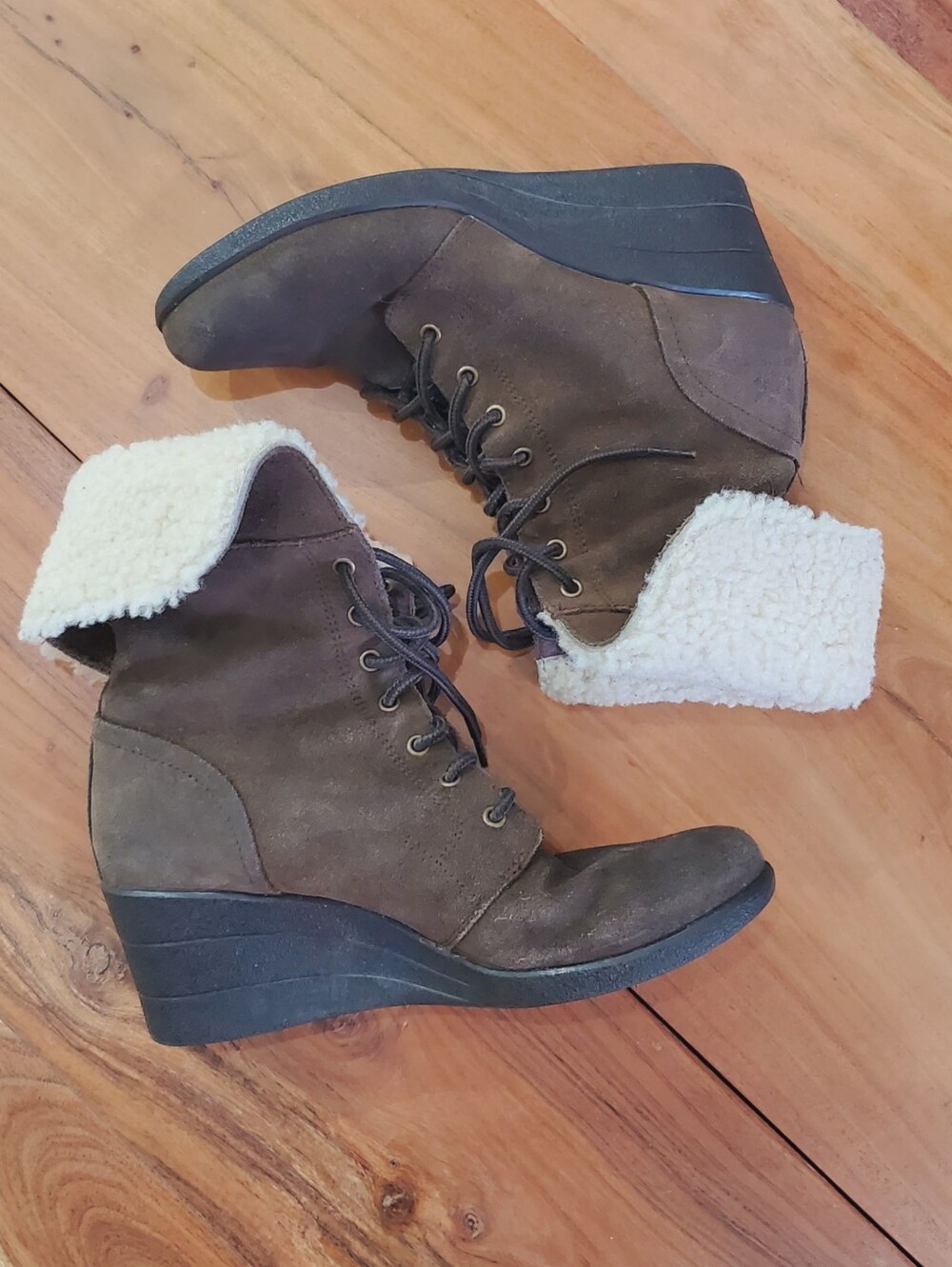 UGG Brown Suede Shearling Lace Up Boots- Size 8